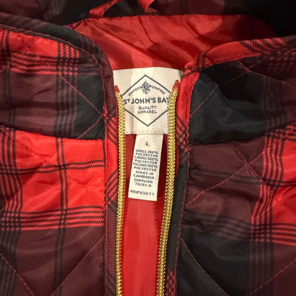St. John's Bay Women's Women's Red Black Plaid Quilted Full Zip Vest Size Large - Picture 3 of 3